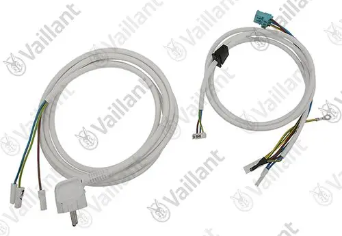 Kabelbaum von Vaillant mit mehreren farbigen Drähten, angesteckt an verschiedenen Anschlüssen. Sieht aus wie ein Netzanschlusskabel für Heizungs- oder Klimageräte.